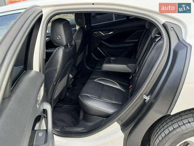 Белый Ягуар I-Pace, объемом двигателя 0 л и пробегом 75 тыс. км за 28700 $, фото 32 на Automoto.ua