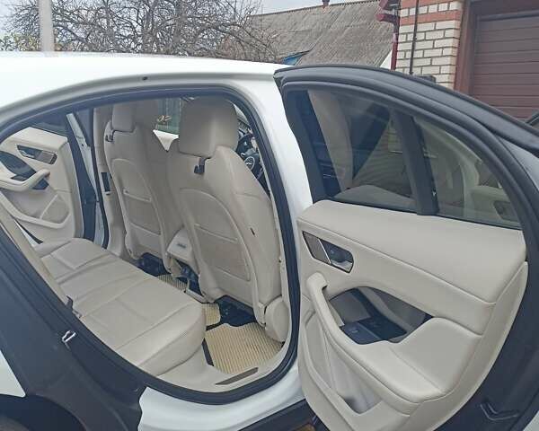 Белый Ягуар I-Pace, объемом двигателя 0 л и пробегом 118 тыс. км за 25800 $, фото 11 на Automoto.ua