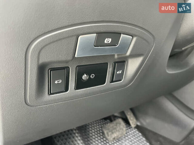 Белый Ягуар I-Pace, объемом двигателя 0 л и пробегом 57 тыс. км за 27500 $, фото 25 на Automoto.ua