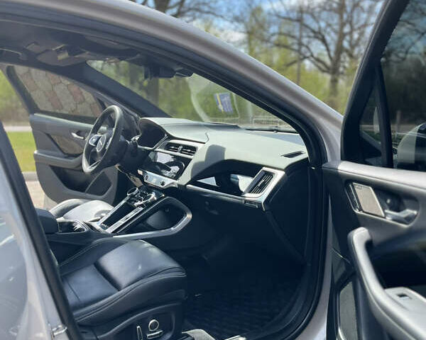 Белый Ягуар I-Pace, объемом двигателя 0 л и пробегом 100 тыс. км за 29500 $, фото 31 на Automoto.ua