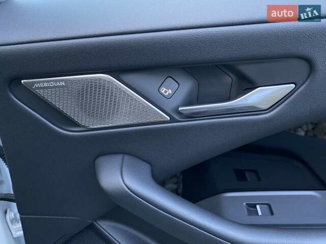 Белый Ягуар I-Pace, объемом двигателя 0 л и пробегом 24 тыс. км за 30700 $, фото 83 на Automoto.ua