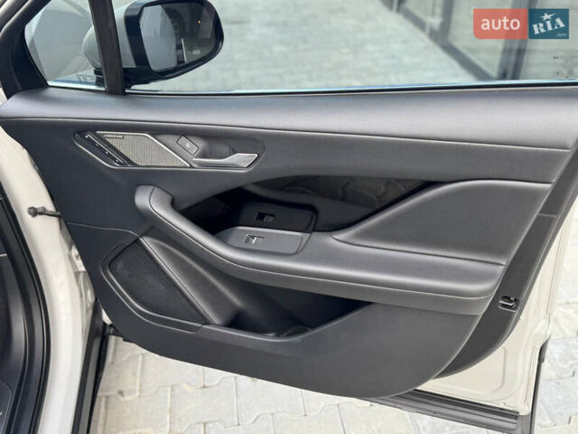 Белый Ягуар I-Pace, объемом двигателя 0 л и пробегом 75 тыс. км за 28700 $, фото 35 на Automoto.ua