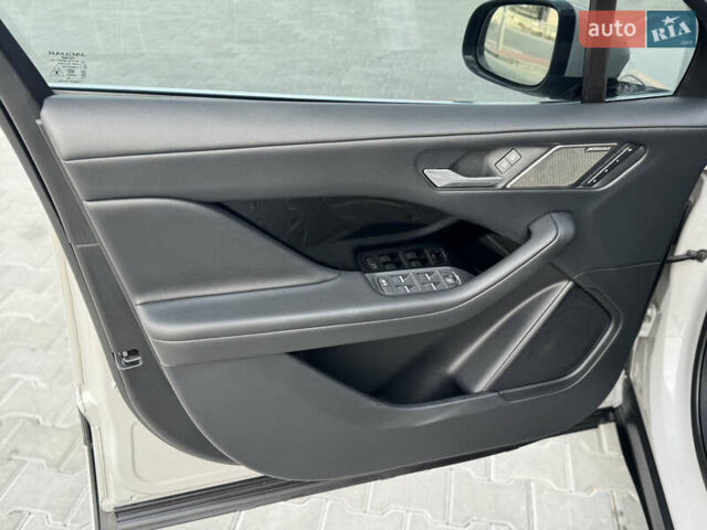 Белый Ягуар I-Pace, объемом двигателя 0 л и пробегом 75 тыс. км за 28700 $, фото 31 на Automoto.ua