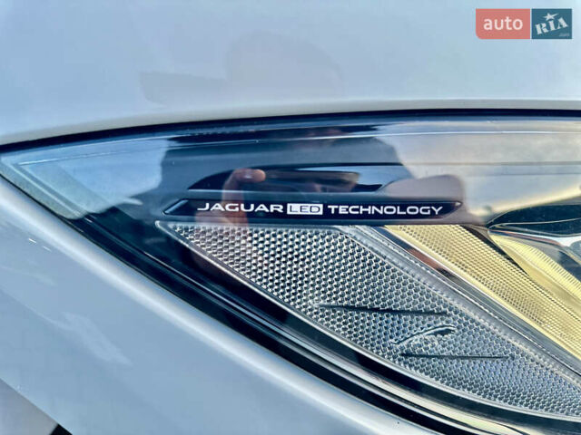 Белый Ягуар I-Pace, объемом двигателя 0 л и пробегом 40 тыс. км за 31400 $, фото 10 на Automoto.ua