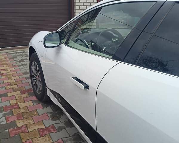 Белый Ягуар I-Pace, объемом двигателя 0 л и пробегом 118 тыс. км за 25800 $, фото 2 на Automoto.ua