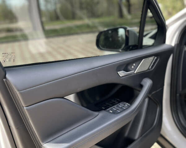 Белый Ягуар I-Pace, объемом двигателя 0 л и пробегом 100 тыс. км за 29500 $, фото 18 на Automoto.ua