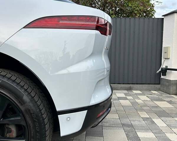 Белый Ягуар I-Pace, объемом двигателя 0 л и пробегом 101 тыс. км за 24700 $, фото 26 на Automoto.ua