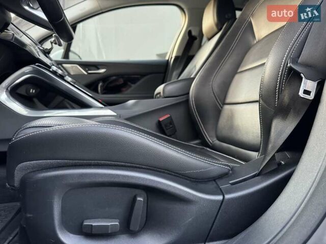 Белый Ягуар I-Pace, объемом двигателя 0 л и пробегом 117 тыс. км за 24990 $, фото 95 на Automoto.ua