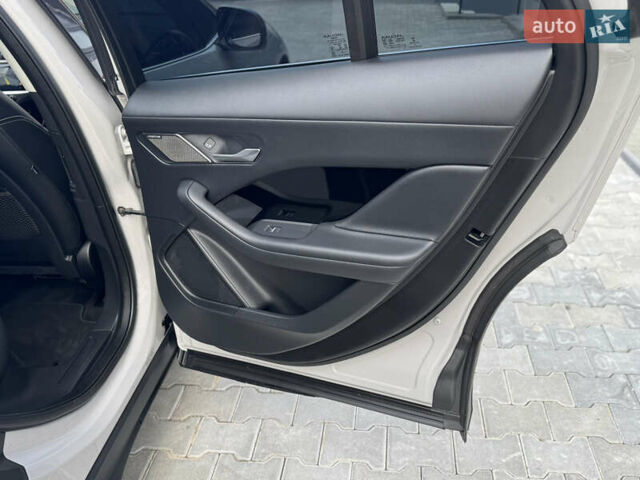 Белый Ягуар I-Pace, объемом двигателя 0 л и пробегом 75 тыс. км за 28700 $, фото 38 на Automoto.ua