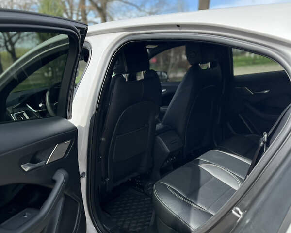 Белый Ягуар I-Pace, объемом двигателя 0 л и пробегом 100 тыс. км за 29500 $, фото 29 на Automoto.ua