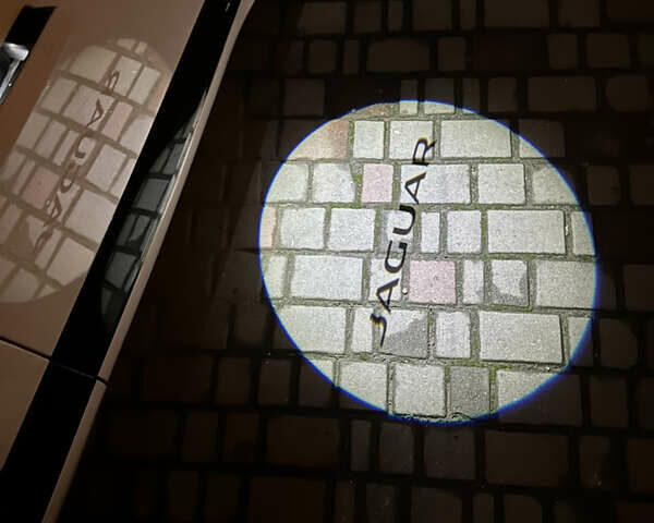 Белый Ягуар I-Pace, объемом двигателя 0 л и пробегом 40 тыс. км за 31400 $, фото 43 на Automoto.ua