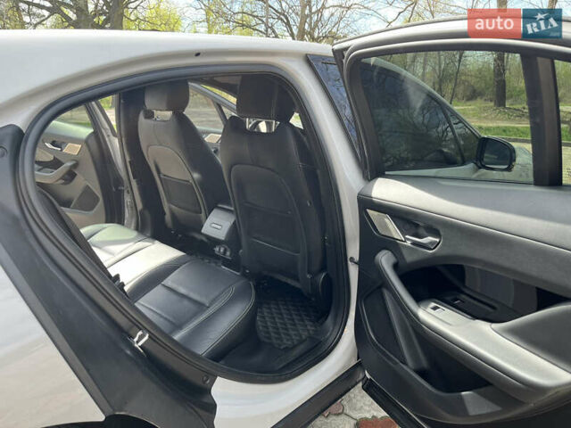 Белый Ягуар I-Pace, объемом двигателя 0 л и пробегом 100 тыс. км за 29500 $, фото 30 на Automoto.ua