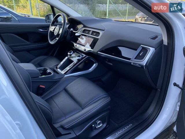 Белый Ягуар I-Pace, объемом двигателя 0 л и пробегом 24 тыс. км за 30700 $, фото 92 на Automoto.ua