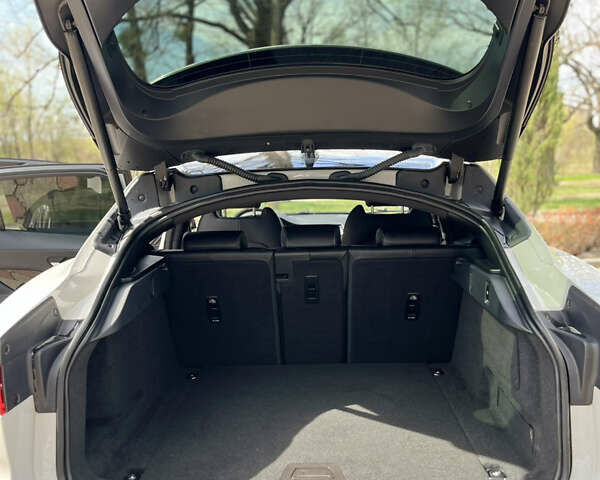 Белый Ягуар I-Pace, объемом двигателя 0 л и пробегом 100 тыс. км за 29500 $, фото 27 на Automoto.ua