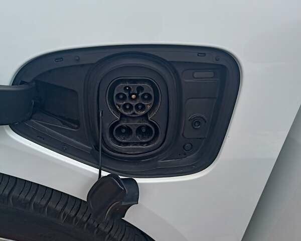 Белый Ягуар I-Pace, объемом двигателя 0 л и пробегом 118 тыс. км за 25800 $, фото 16 на Automoto.ua