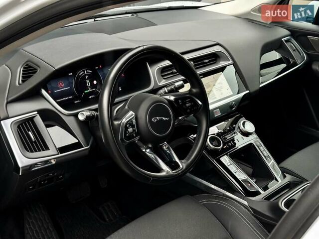 Белый Ягуар I-Pace, объемом двигателя 0 л и пробегом 100 тыс. км за 24999 $, фото 16 на Automoto.ua