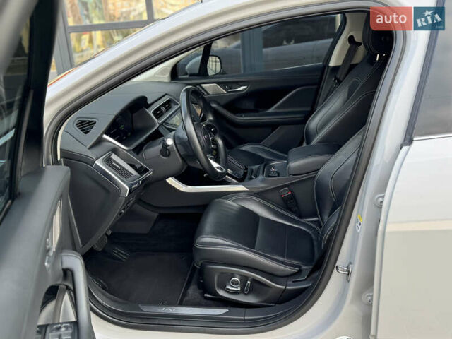 Белый Ягуар I-Pace, объемом двигателя 0 л и пробегом 75 тыс. км за 28700 $, фото 30 на Automoto.ua