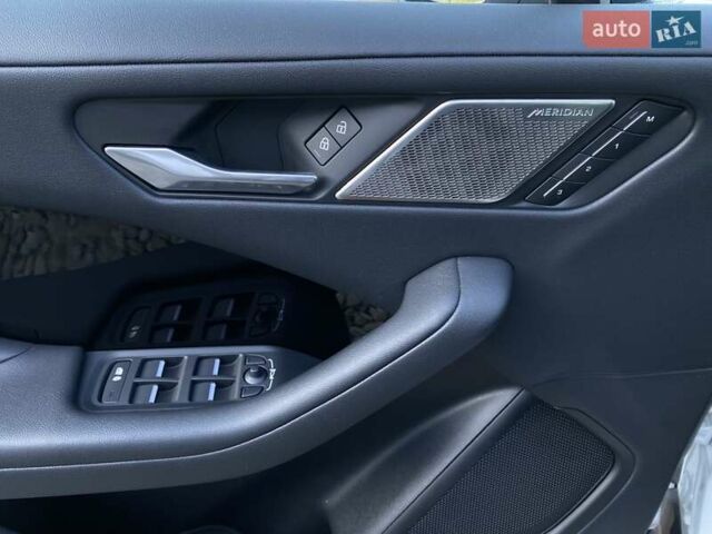 Белый Ягуар I-Pace, объемом двигателя 0 л и пробегом 24 тыс. км за 30700 $, фото 32 на Automoto.ua