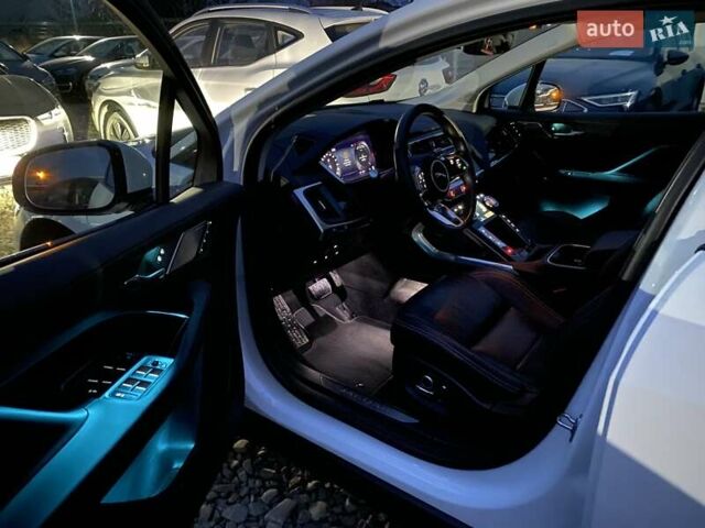 Белый Ягуар I-Pace, объемом двигателя 0 л и пробегом 45 тыс. км за 28700 $, фото 25 на Automoto.ua