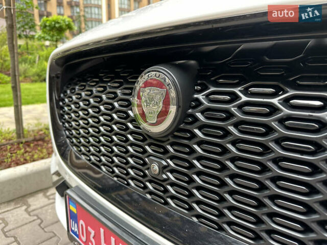 Белый Ягуар I-Pace, объемом двигателя 0 л и пробегом 80 тыс. км за 32200 $, фото 26 на Automoto.ua