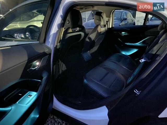 Белый Ягуар I-Pace, объемом двигателя 0 л и пробегом 45 тыс. км за 28700 $, фото 78 на Automoto.ua