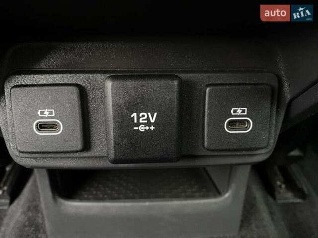 Белый Ягуар I-Pace, объемом двигателя 0 л и пробегом 45 тыс. км за 28700 $, фото 80 на Automoto.ua