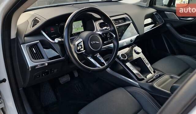 Белый Ягуар I-Pace, объемом двигателя 0 л и пробегом 80 тыс. км за 26190 $, фото 78 на Automoto.ua