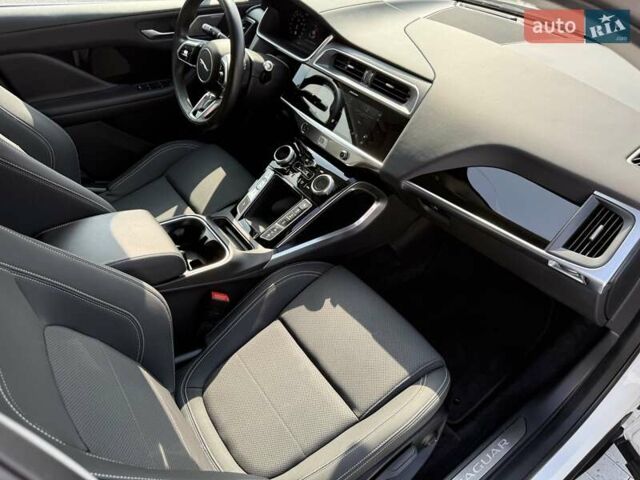 Белый Ягуар I-Pace, объемом двигателя 0 л и пробегом 80 тыс. км за 29500 $, фото 30 на Automoto.ua