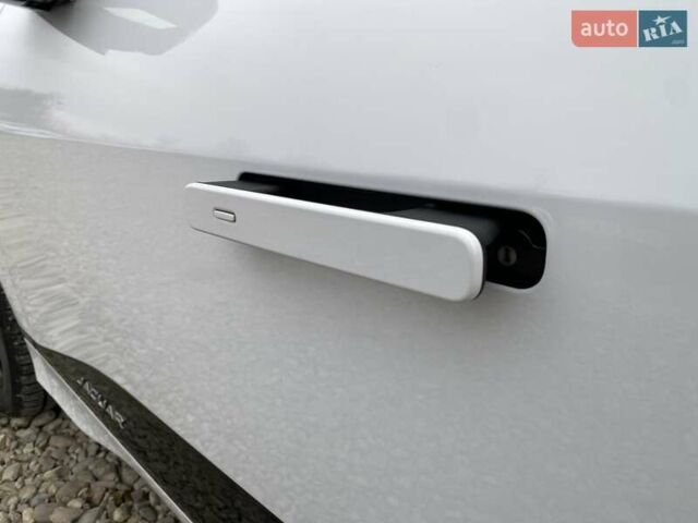 Белый Ягуар I-Pace, объемом двигателя 0 л и пробегом 45 тыс. км за 28700 $, фото 22 на Automoto.ua