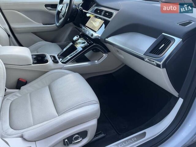 Белый Ягуар I-Pace, объемом двигателя 0 л и пробегом 79 тыс. км за 35500 $, фото 61 на Automoto.ua