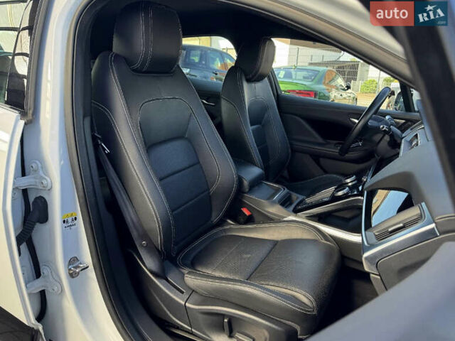 Білий Ягуар I-Pace, об'ємом двигуна 0 л та пробігом 133 тис. км за 31500 $, фото 6 на Automoto.ua