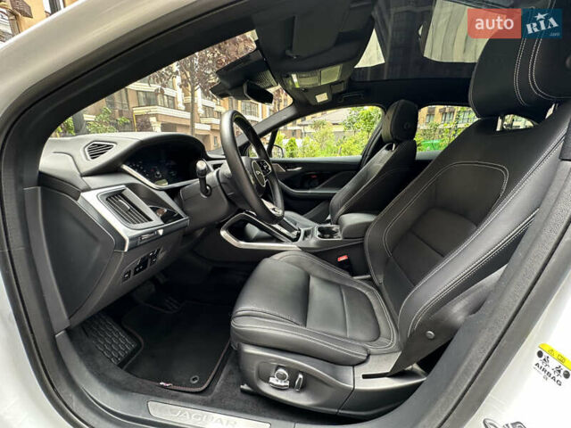 Белый Ягуар I-Pace, объемом двигателя 0 л и пробегом 80 тыс. км за 32200 $, фото 33 на Automoto.ua