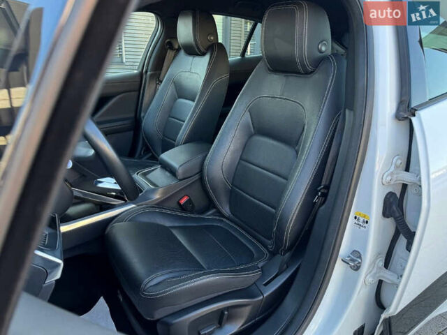Білий Ягуар I-Pace, об'ємом двигуна 0 л та пробігом 133 тис. км за 31500 $, фото 5 на Automoto.ua