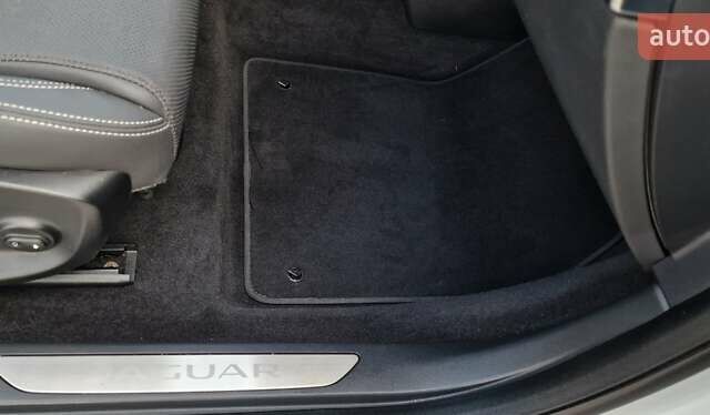 Белый Ягуар I-Pace, объемом двигателя 0 л и пробегом 80 тыс. км за 26190 $, фото 97 на Automoto.ua