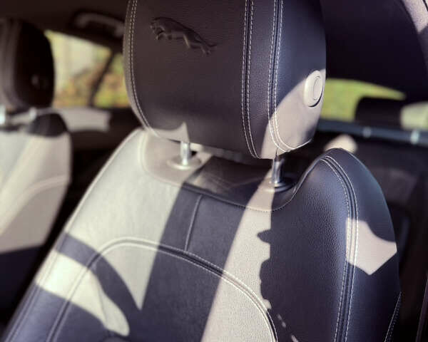 Белый Ягуар I-Pace, объемом двигателя 0 л и пробегом 72 тыс. км за 27000 $, фото 5 на Automoto.ua