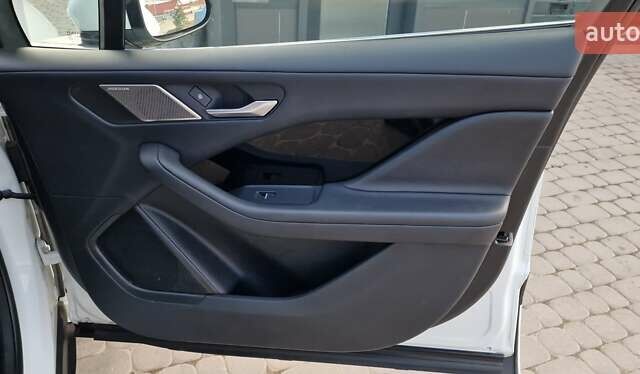 Белый Ягуар I-Pace, объемом двигателя 0 л и пробегом 80 тыс. км за 26190 $, фото 95 на Automoto.ua