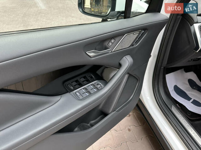 Белый Ягуар I-Pace, объемом двигателя 0 л и пробегом 80 тыс. км за 32200 $, фото 31 на Automoto.ua