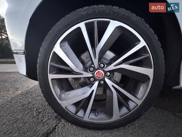 Белый Ягуар I-Pace, объемом двигателя 0 л и пробегом 40 тыс. км за 37900 $, фото 16 на Automoto.ua