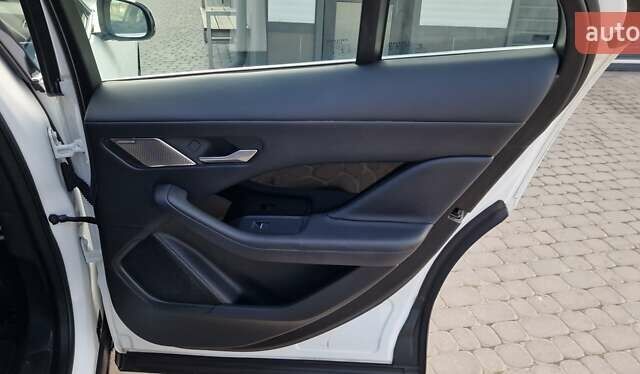 Белый Ягуар I-Pace, объемом двигателя 0 л и пробегом 80 тыс. км за 26190 $, фото 91 на Automoto.ua