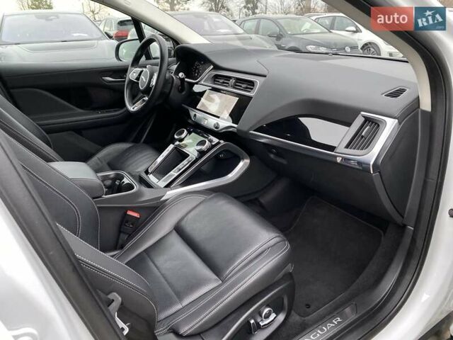 Белый Ягуар I-Pace, объемом двигателя 0 л и пробегом 45 тыс. км за 28700 $, фото 87 на Automoto.ua
