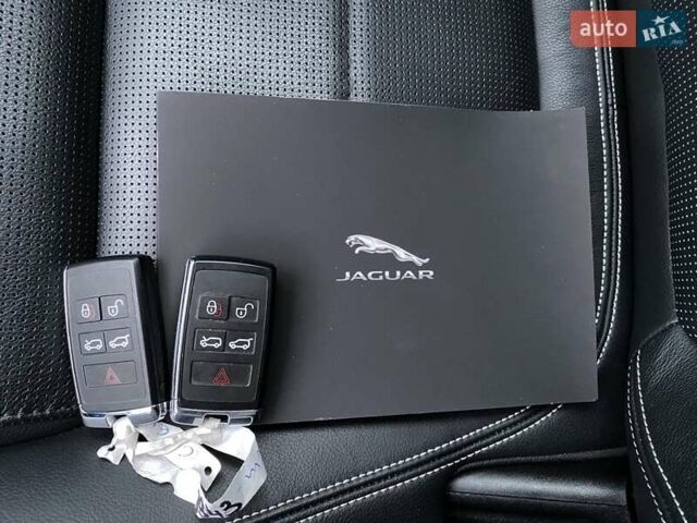 Белый Ягуар I-Pace, объемом двигателя 0 л и пробегом 45 тыс. км за 28700 $, фото 90 на Automoto.ua