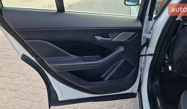 Белый Ягуар I-Pace, объемом двигателя 0 л и пробегом 80 тыс. км за 26190 $, фото 86 на Automoto.ua