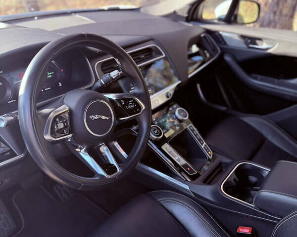 Белый Ягуар I-Pace, объемом двигателя 0 л и пробегом 72 тыс. км за 27000 $, фото 4 на Automoto.ua