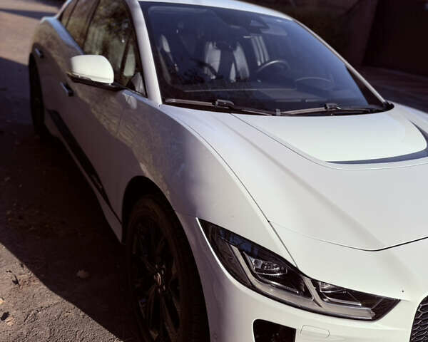 Белый Ягуар I-Pace, объемом двигателя 0 л и пробегом 72 тыс. км за 27000 $, фото 2 на Automoto.ua