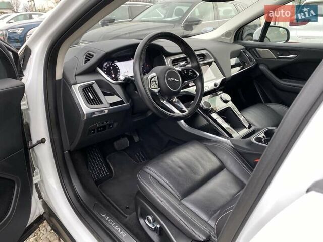 Белый Ягуар I-Pace, объемом двигателя 0 л и пробегом 45 тыс. км за 28700 $, фото 24 на Automoto.ua