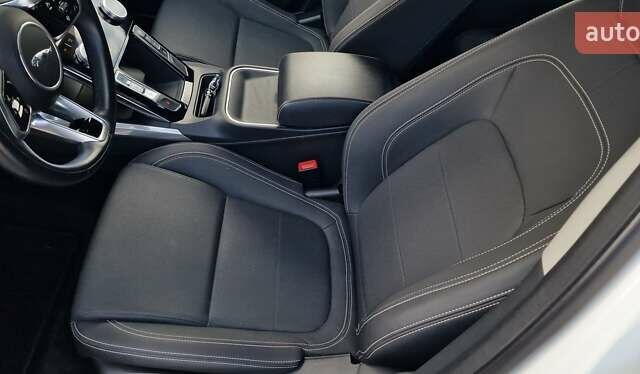 Белый Ягуар I-Pace, объемом двигателя 0 л и пробегом 80 тыс. км за 26190 $, фото 77 на Automoto.ua