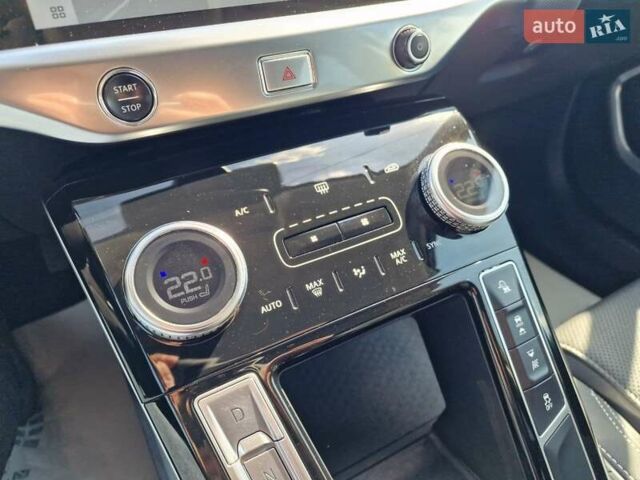 Білий Ягуар I-Pace, об'ємом двигуна 0 л та пробігом 98 тис. км за 28300 $, фото 34 на Automoto.ua