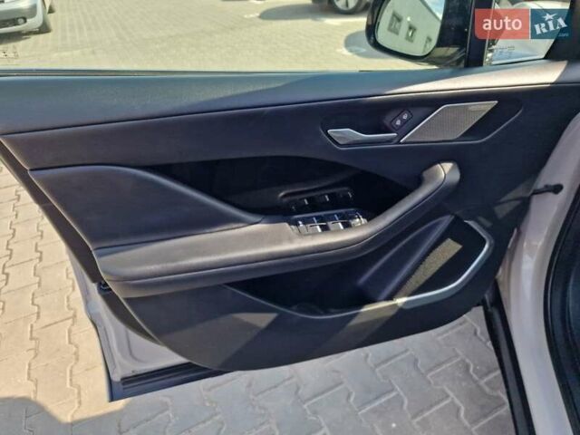 Білий Ягуар I-Pace, об'ємом двигуна 0 л та пробігом 98 тис. км за 28300 $, фото 23 на Automoto.ua