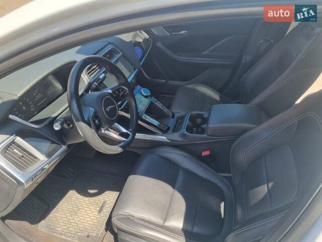 Белый Ягуар I-Pace, объемом двигателя 0 л и пробегом 38 тыс. км за 32900 $, фото 7 на Automoto.ua