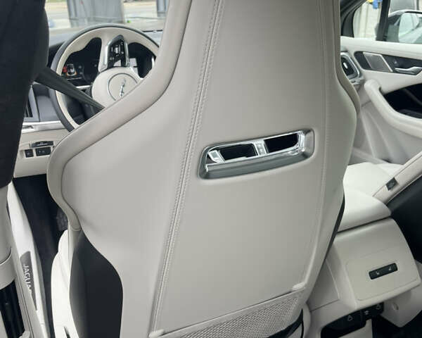 Белый Ягуар I-Pace, объемом двигателя 0 л и пробегом 36 тыс. км за 36999 $, фото 58 на Automoto.ua